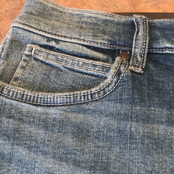 Wrangler retro Bailey high-rise denim shorts - Picture 9 of 12